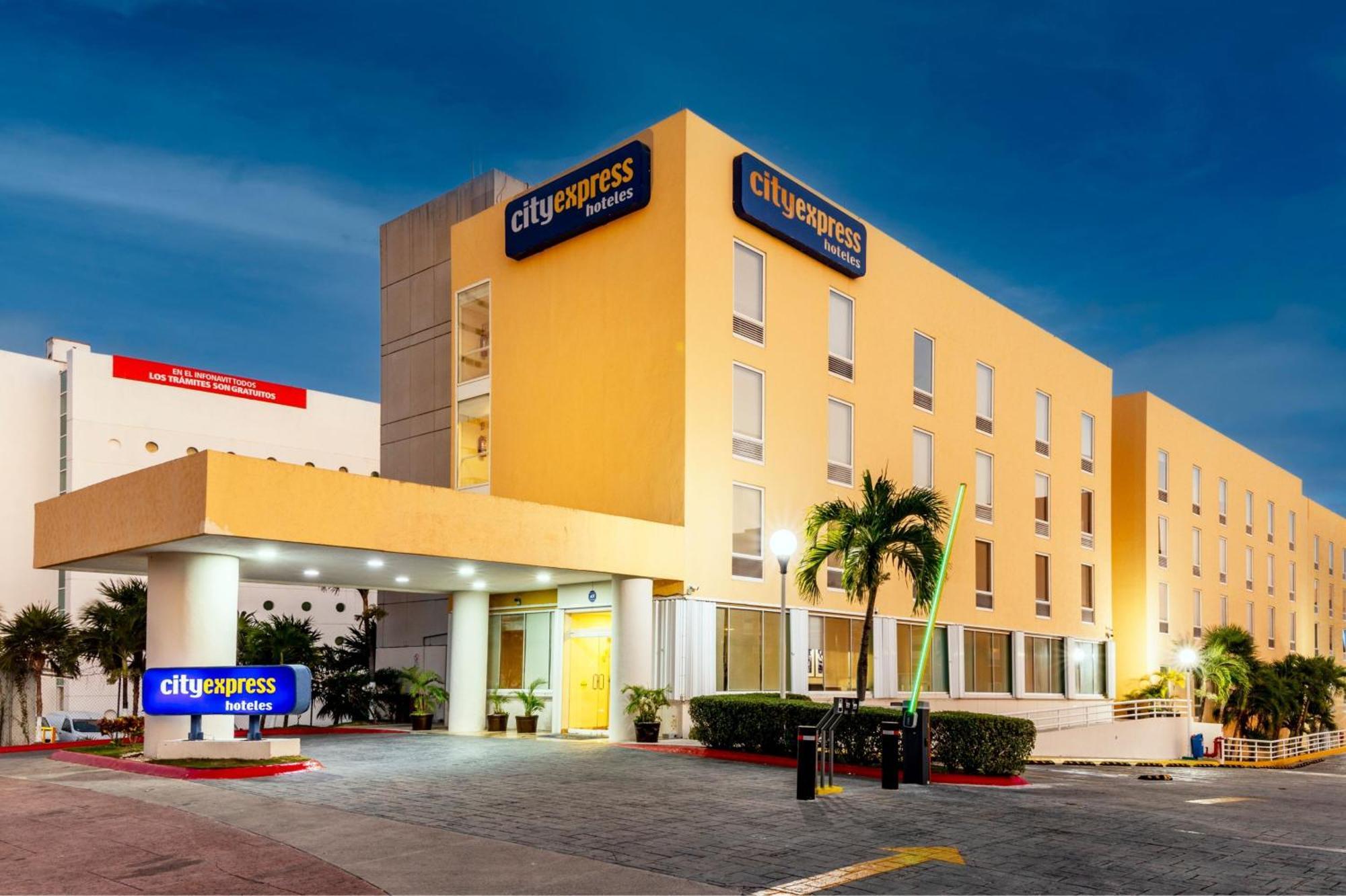 City Express By Marriott Cancun Hotel Exterior foto